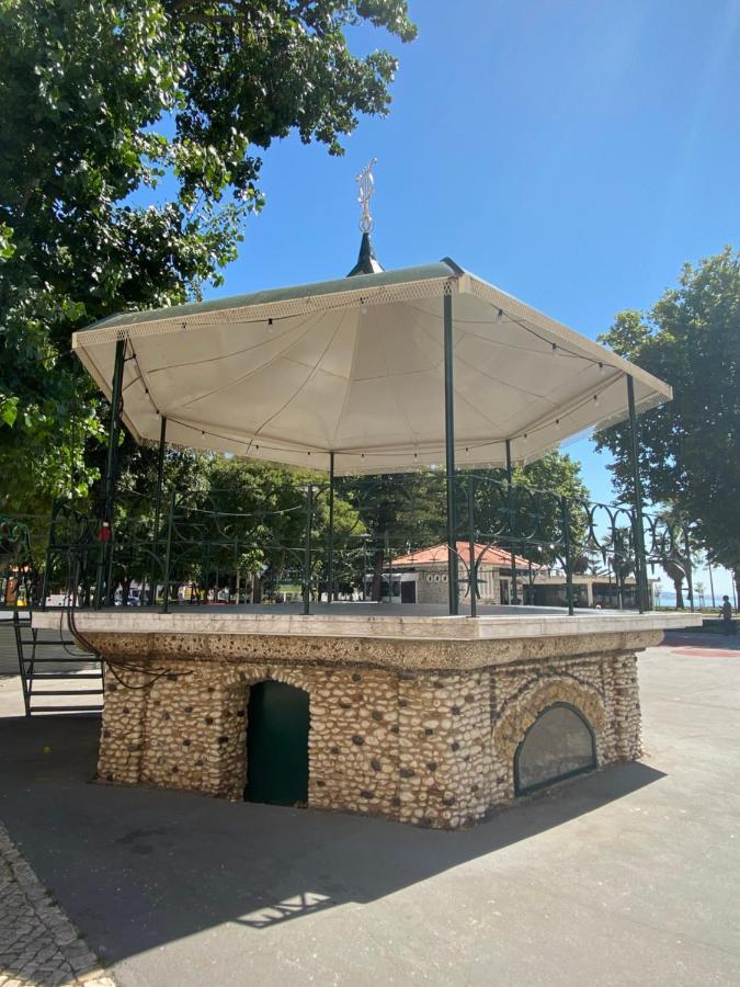 Apartamento 1 Quarto, Com Patio, Em Frente Praia Paco de Arcos Luaran gambar