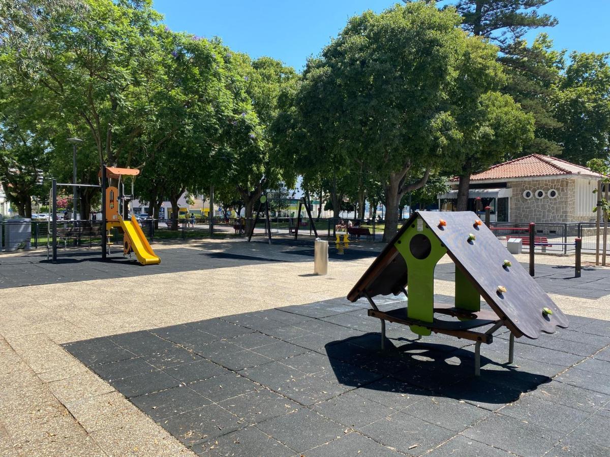 Apartamento 1 Quarto, Com Patio, Em Frente Praia Paco de Arcos Luaran gambar