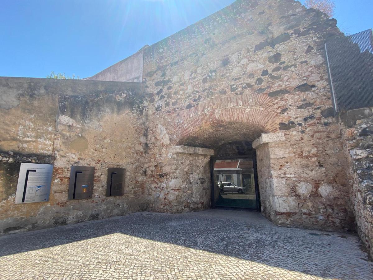 Apartamento 1 Quarto, Com Patio, Em Frente Praia Paco de Arcos Luaran gambar