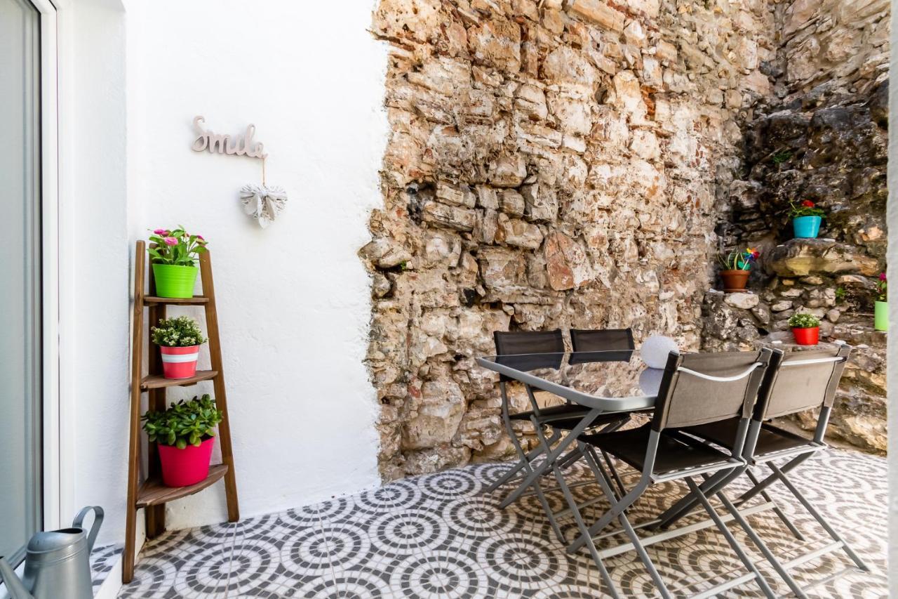 Apartamento 1 Quarto, Com Patio, Em Frente Praia Paco de Arcos Luaran gambar