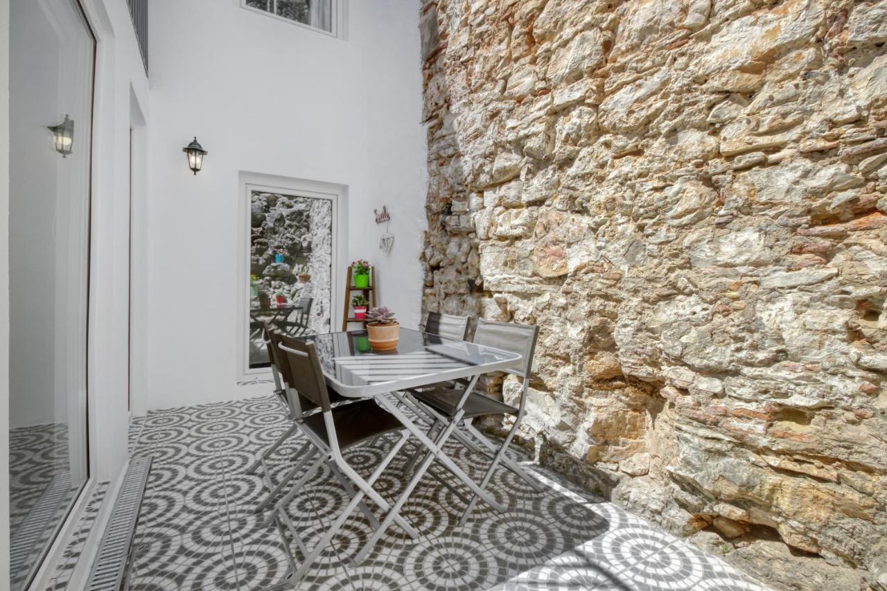 Apartamento 1 Quarto, Com Patio, Em Frente Praia Paco de Arcos Luaran gambar