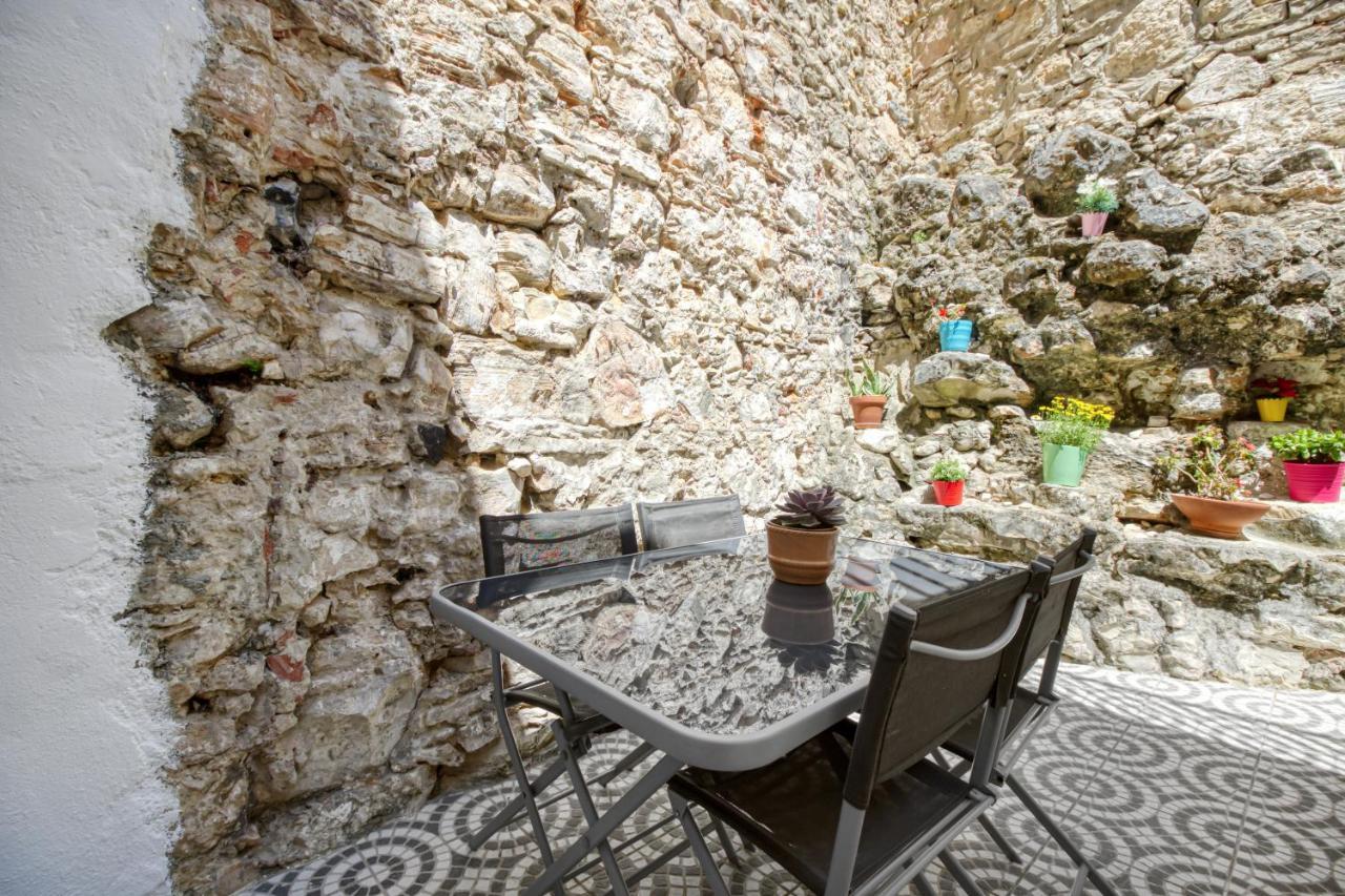 Apartamento 1 Quarto, Com Patio, Em Frente Praia Paco de Arcos Luaran gambar