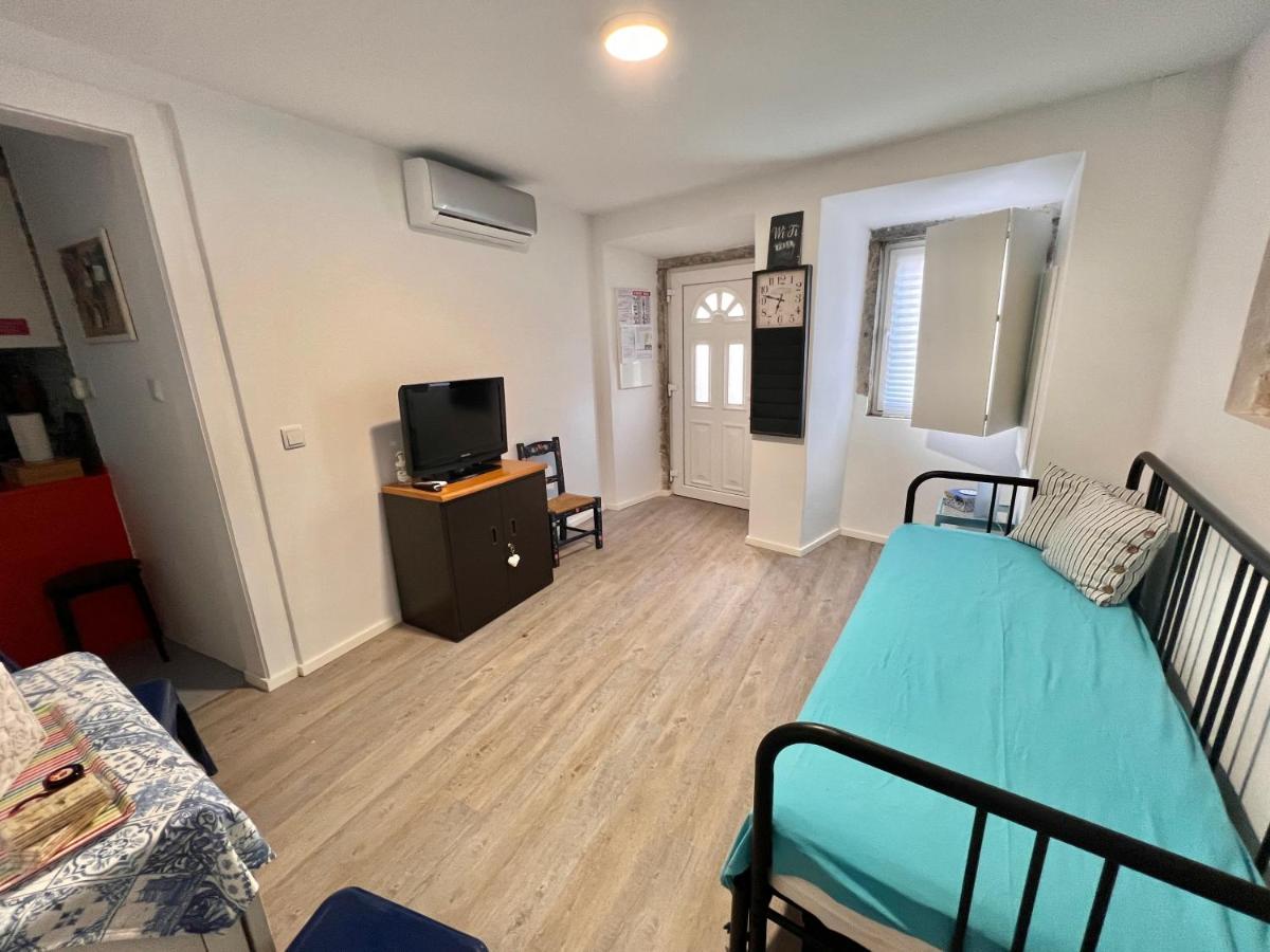 Apartamento 1 Quarto, Com Patio, Em Frente Praia Paco de Arcos Luaran gambar
