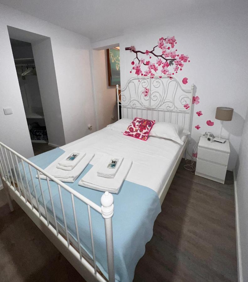 Apartamento 1 Quarto, Com Patio, Em Frente Praia Paco de Arcos Luaran gambar