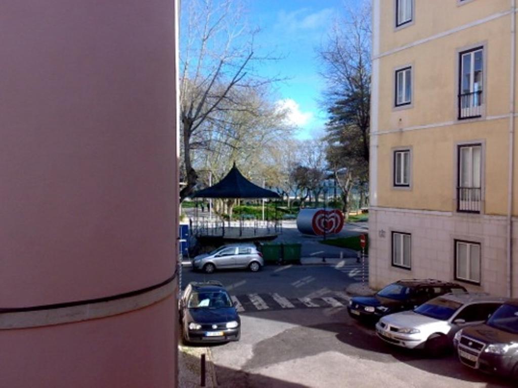 Apartamento 1 Quarto, Com Patio, Em Frente Praia Paco de Arcos Luaran gambar
